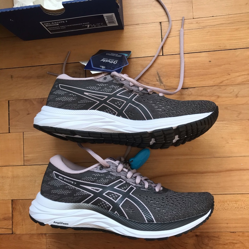 Women’s 7.5 Brand New Asics